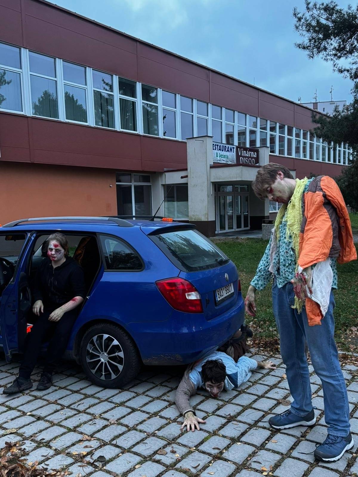 Děkujeme všem pořadatelům za skvělou akci plnou nápaditých masek, úsměvů a podzimní atmosféry. Byl to strašidelně povedený podvečer. 🕸