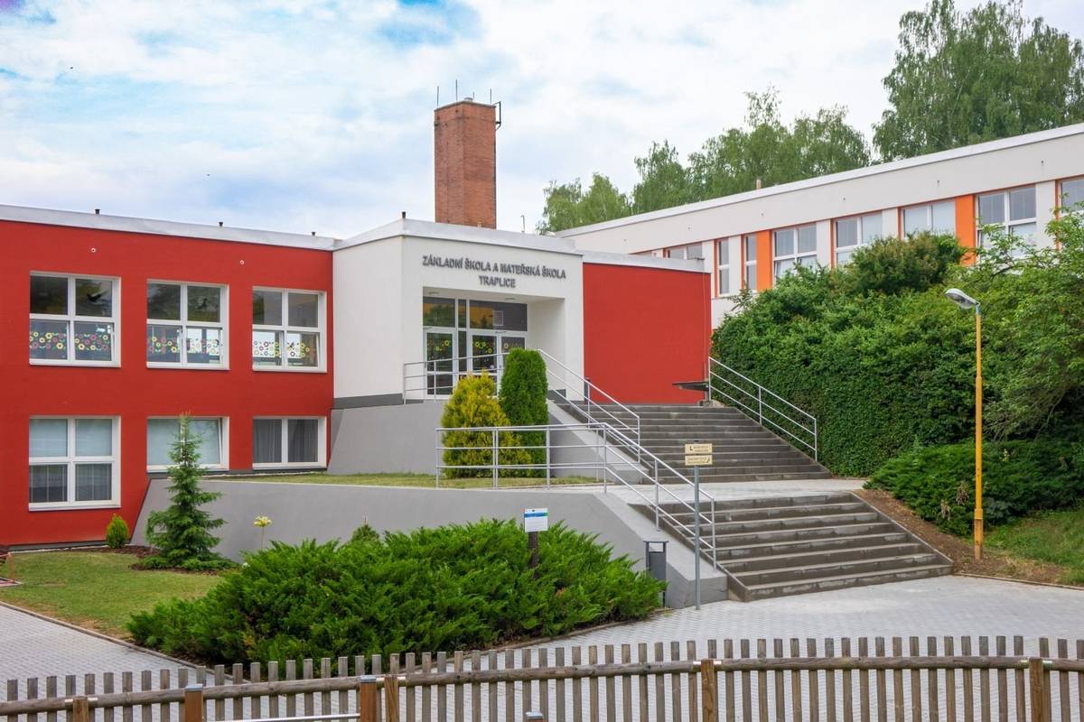 Základní škola Traplice hledá uklízečku na úvazek 7 hodin denně s nástupem od 1.1.2026. Bližší informace naleznete na stránkách školy. Zájemci se mohou hlásit přímo v základní škole. https://www.zstraplice.cz/