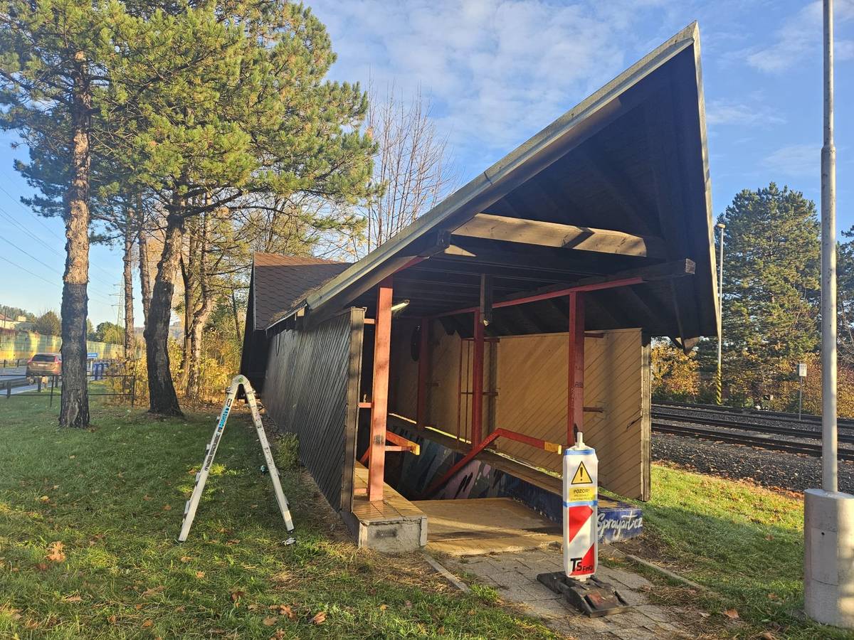 Vážení občané, dnešním dnem byly zahájeny stavební práce na opravě havarijního stavu střechy podchodu – prostřední vyústění u dálnice.  Žádáme Vás o zvýšenou opatrnost. V uvedené lokalitě bude probíhat stavba a pohyb osob bude omezen.  Děkujeme za pochopení. 🙏