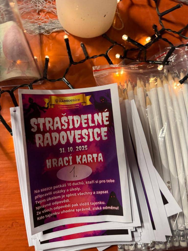 V pátek 31. října ožil lesoparčík u fotbalového hřiště strašidelnou atmosférou. Konala se tradiční akce Strašidelné Radovesice, na kterou dorazilo neuvěřitelných 115 dětí v doprovodu rodičů.