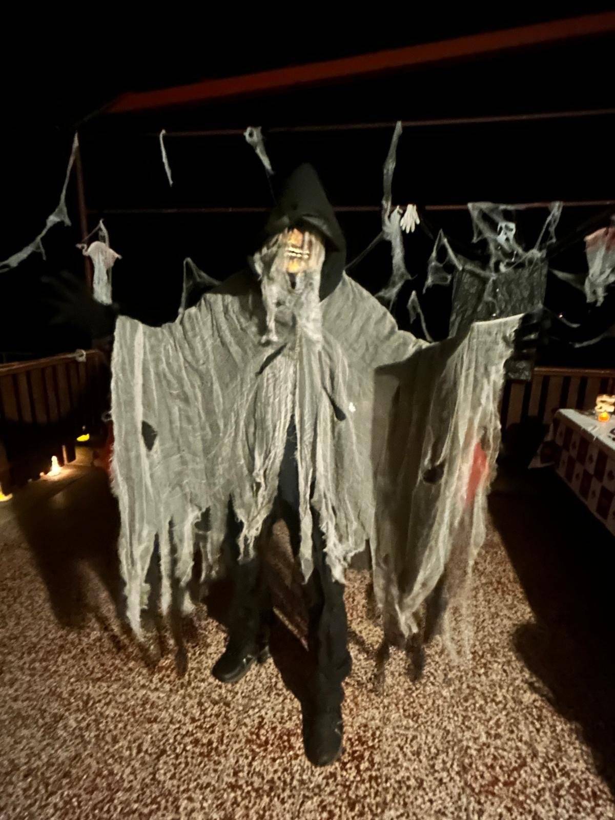 Milí sousedé, pokud jste se zúčastnili včerejšího lampionoveho průvodu a máte z něj fotky, o které byste se s námi podělili na náš web, pošlete je prosím na email místostarosta@obec-ricky.cz Budeme za ně  rádi. Děkujeme.