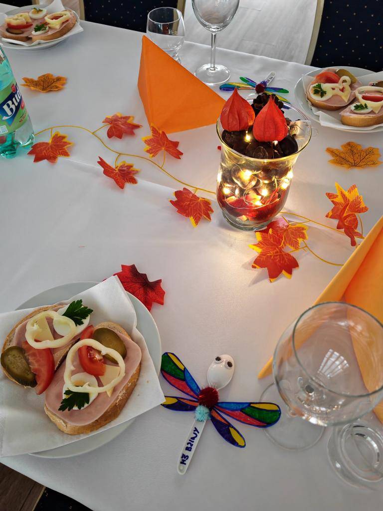 Dňa 25. októbra sa v kultúrnom dome v Bzinách konalo slávnostné posedenie so seniormi pri príležitosti Mesiaca úcty k starším.