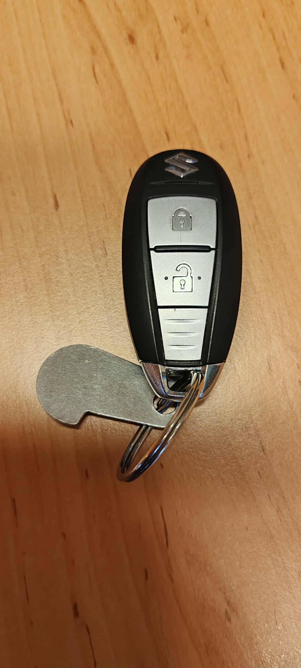 Byl nalezen chytrý klíč pro vozidlo značky Suzuki v lokalitě Malenovice.  Klíč je uložen na  OÚ Malenovice.