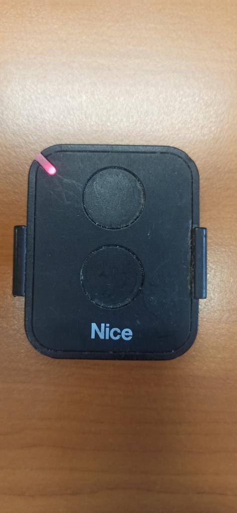 Ve středu 5.11. bylo u zámku Poběžovice nalezeno dálkové ovládání Nice. Majitel si ho může vyzvednout u tajemníka MěÚ Poběžovice.