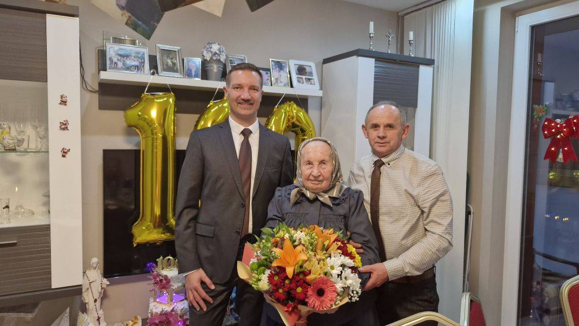 Pani Mária Kračková oslávila 100 rokov života.