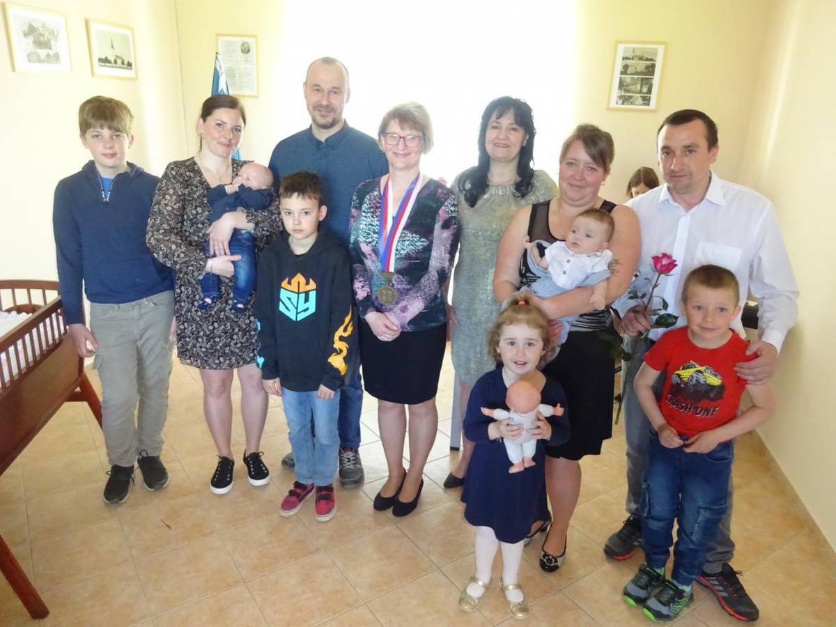 23. dubna jsme přivítali nové občánky obce Litíč, Matěje Fejera a Jáchyma Berana z Nouzova, kteří dostali kromě finančního příspěvku také stavebnici a fotoalbum. Kulturní vystoupení zajistila děvčata Majda Petirová, Anička a Eliška Mužíková, rodiče se na závěr podepsali do pamětní knihy.