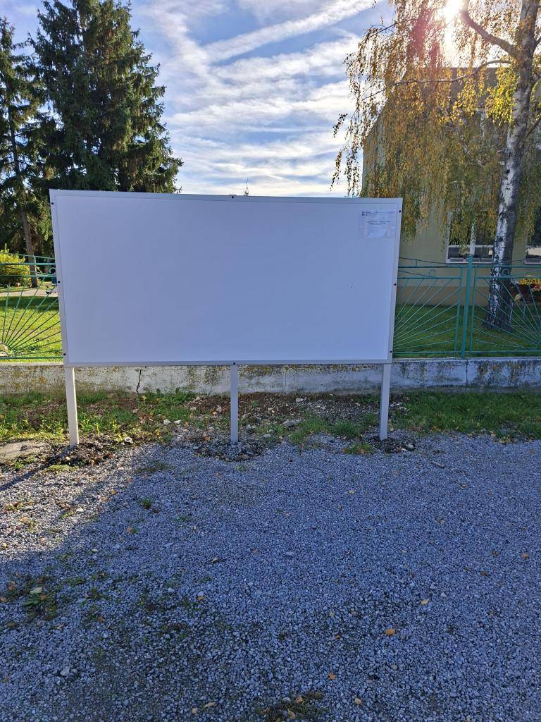 Pred areálom Kultúrneho domu sme osadili novú plagátovú plochu, ktorá bude slúžiť na propagáciu kultúrnych a komunitných aktivít v našej obci. Projekt bol zrealizovaný s finančnou podporou Trnavského samosprávneho kraja (TTSK).