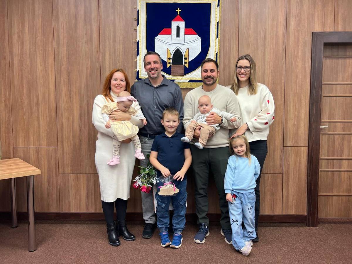 V pondělí 3. listopadu 2025 se v obřadní síni Obecního úřadu Spořice konalo slavnostní vítání nových občánků.