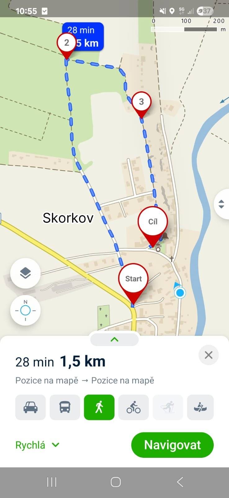 Vážení rodiče a milé děti, jako malá náhrada za zrušené halloweenské odpoledne je pro Vás ve Skorkově připravena podzimní úkolovka.  Trasa je nenáročná, dlouhá 1,5km a obsahuje celkem 16 stanovišť.   Odměna za splnění stezky: Každé dítě, které se vyfotí u stanoviště č. 10 a prokáže se fotografií, obdrží ve Skorkovské hospodě sladkou odměnu.  Odměny budou k vyzvednutí od 11.11.2025 v otevírací době hospody do vyčerpání zásob.  Trasu naleznete na přiložené fotografii nebo pod následujícím odkazem. https://mapy.com/cs/zakladni?planovani-trasy&rc=9hyAwxY7NafZg5XTg3XfVPRieko&rs=&rs=&rs=&rs=&ri=14.749310463666916%2C50.232947543263435&ri=14.74644586443901%2C50.23965775966644&ri=14.749659150838852%2C50.23803971707821&ri=14.750145971775055%2C50.23451127111912&mrp=%7B%22c%22%3A131%2C%22dt%22%3A%22%22%2C%22d%22%3Atrue%7D&xc=%5B%5D&x=14.7493877&y=50.2328966&z=18  Přejeme krásný podzim!  Tým Skorkováčku