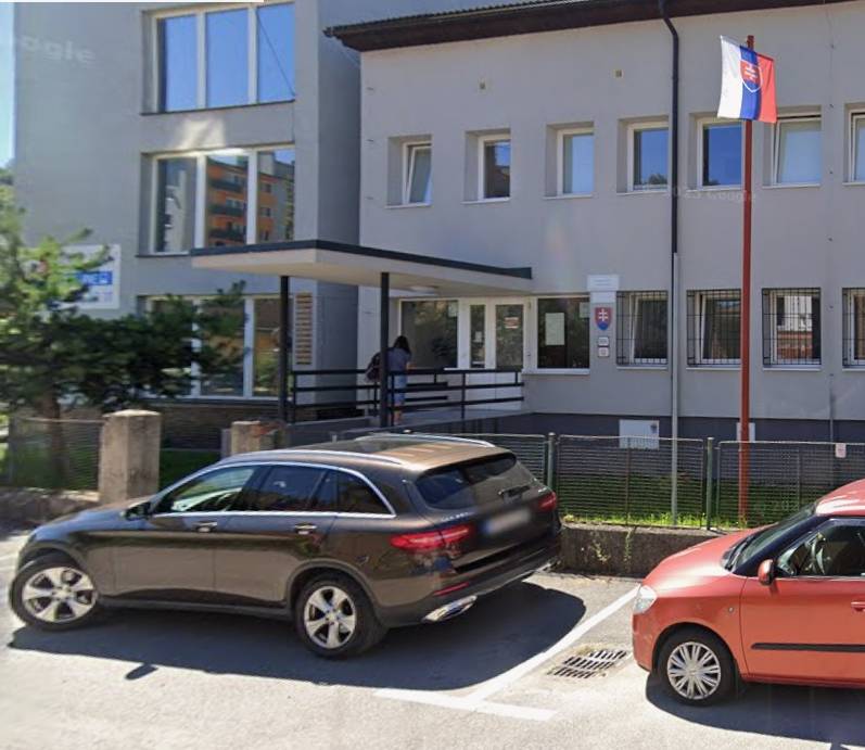 ová adresa:  Obrancov mieru 1774/12, 026 01  Dolný Kubín  (budova katastra, na prízemí vľavo)