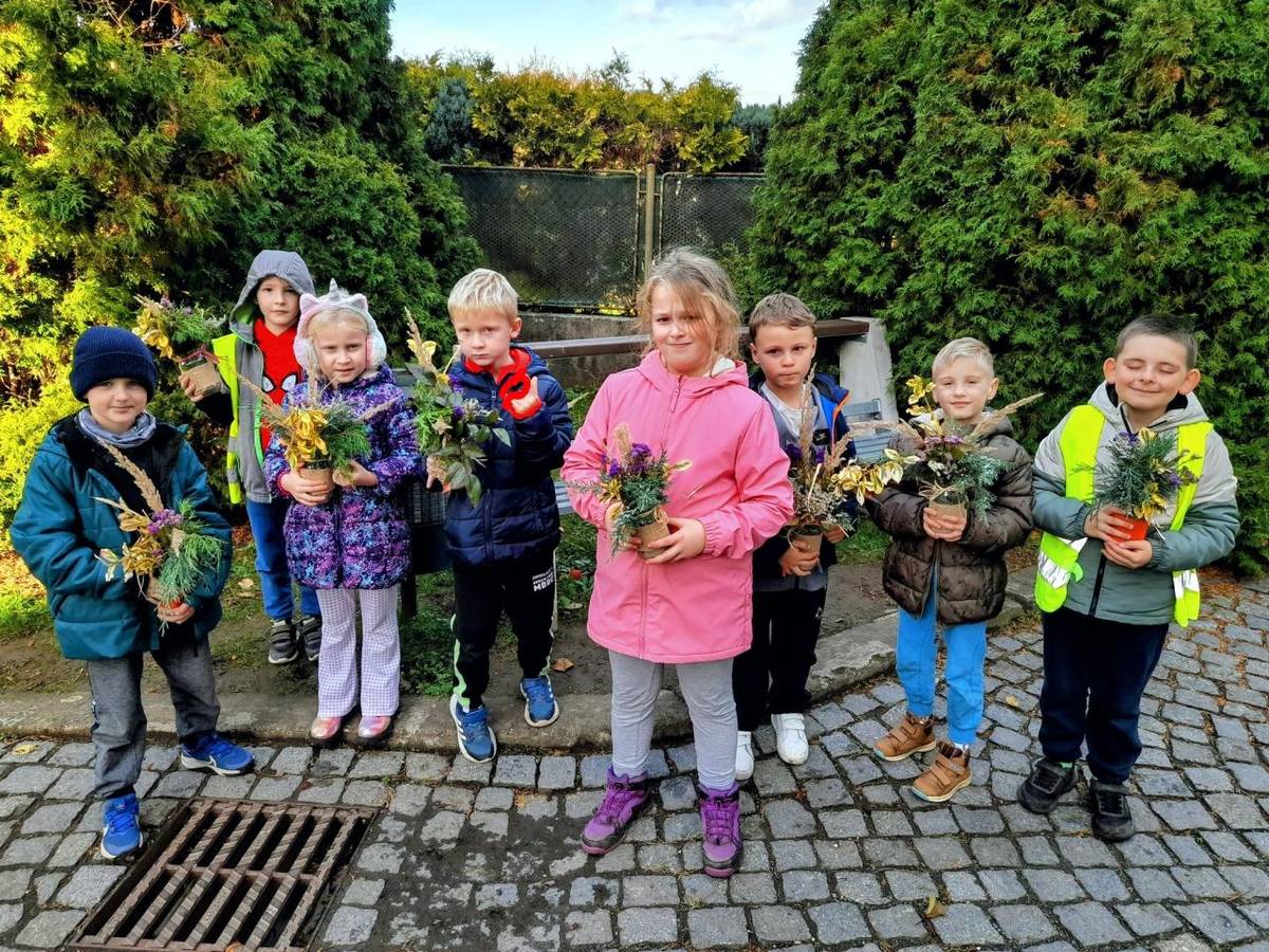 Tvorba květinových vazeb a věnečků, návštěva hřbitova