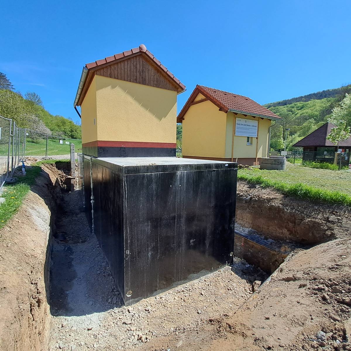 Ve čtvrtek 13.11. bude od 8 do 15 hodin prováděno pravidelné čištění akumulační nádrže úpravny vody v Sedlci. Vodovod bude mimo provoz.