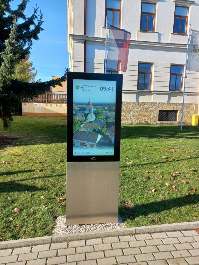 Elektronická úřední deska byla pořízena za podpory Pardubického kraje, Program obnovy venkova 2023+. Celkové náklady byly ve výši 240.524,- Kč, dotace byla 120.000,- Kč.  Elektronická úřední deska je umístěna před budovou obecního úřadu.