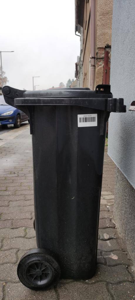 Nádoby bez čipu budou vyměněny za nové plastové.   Informace sdělí p. Vítková - 487 805 020.