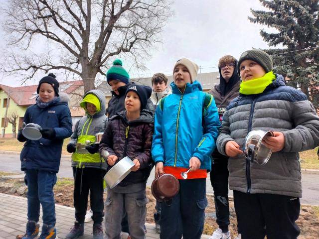 Jedinečná svatoblažejská obchůzka známá jako Chození s Blažejem, která se každoročně odehrává v přerovské místní části Dluhonice, byla nově zapsána do Seznamu nemateriálních statků tradiční lidové kultury Olomouckého kraje. Tato živá tradice, udržovaná místní komunitou, představuje cenný příklad lidového obyčeje, který si zachoval svou podobu i význam napříč generacemi.                               Číst dál...