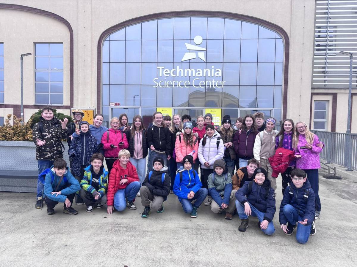 Zábavnou formu výuky si dne 5. 11. 2025 užili žáci 6. tříd, kteří navštívili Techmanii v Plzni. V planetáriu se dozvěděli spoustu zajímavostí o vesmíru, Zemi a dalších planetách sluneční soustavy.