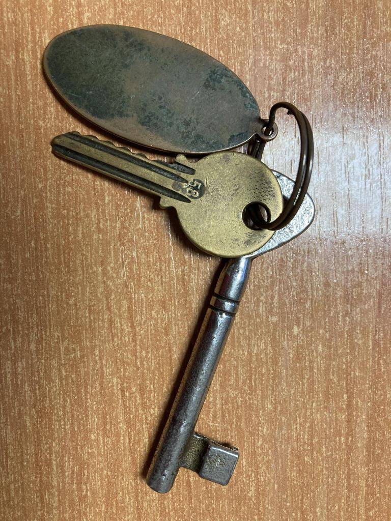 Včera byly v Nových Dvorech nalezeny klíče. Jsou uloženy na úřadě. Majitel si je zde může vyzvednout.