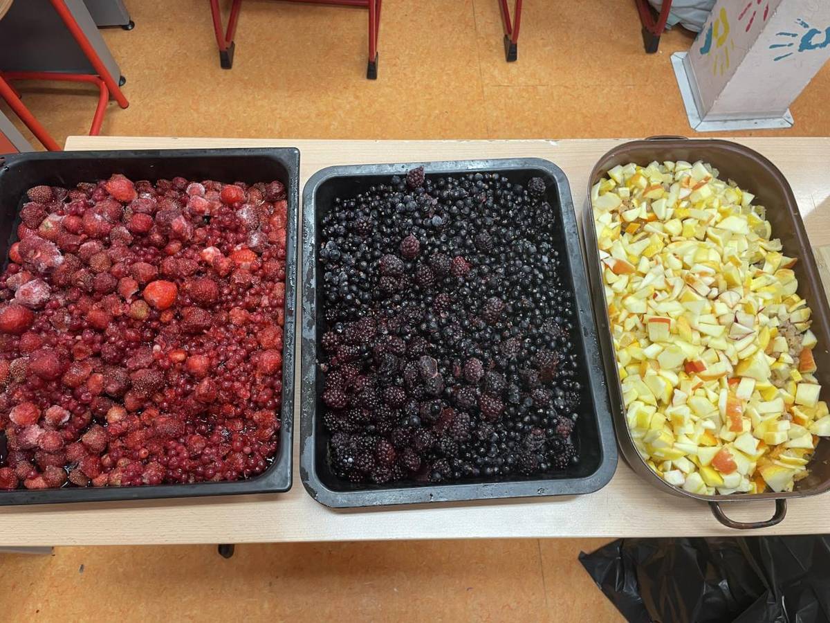 Zde máme jedno z mnoha pravidelných vyrábění - pečený čaj