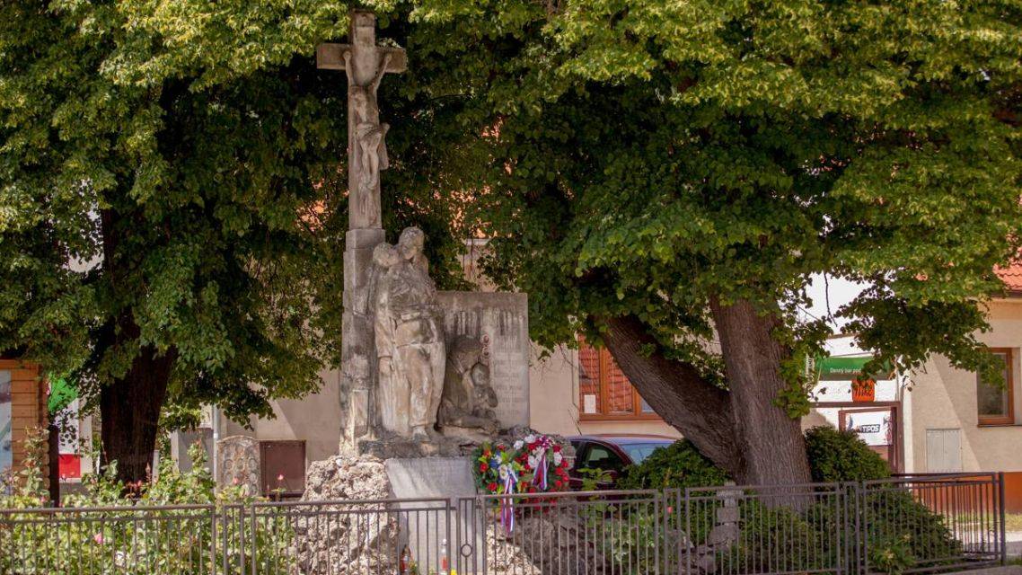 V utorok 11. novembra 2025 sa pri príležitosti Medzinárodného dňa vojnových veteránov, známeho tiež ako Deň červených makov, o 11. hodine a 11. minúte rozozvučia zvony všetkým obetiam vojnových konfliktov.