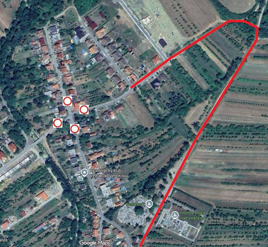 Od dnešního dne, 10.11.2025 bude po dobu asi jednoho týdne kompletně uzavřena křižovatka ulic Újezd, Zahrádky, Podlosí, Lose.   Objízdná trasa na ulici Lose okolo hřbitova je červeně vyznačena.  Důvodem úplné uzavírky je napojení nové kanalizační šachty.