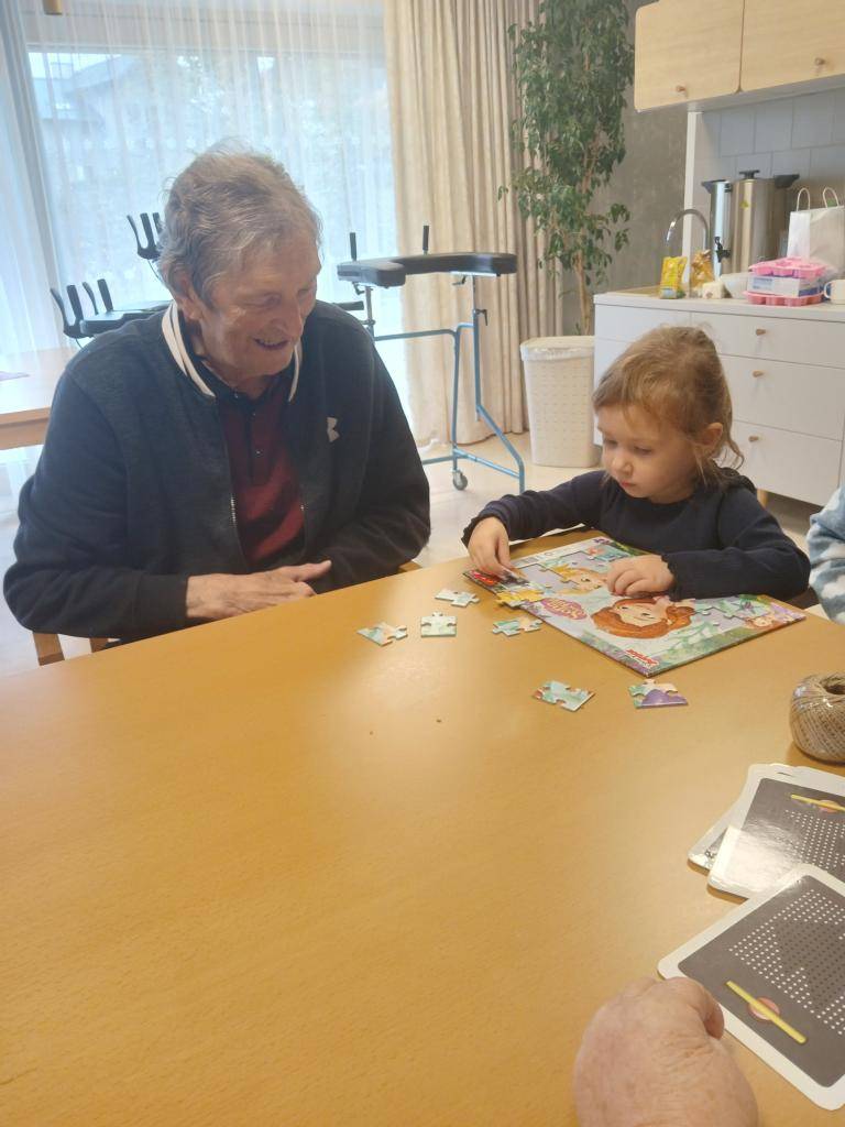 Dne 2.11.2025 nás navštívily děti z Mateřské školy Oblouková a společně jsme prožili krásné dopoledne plné her, básniček a smíchu.