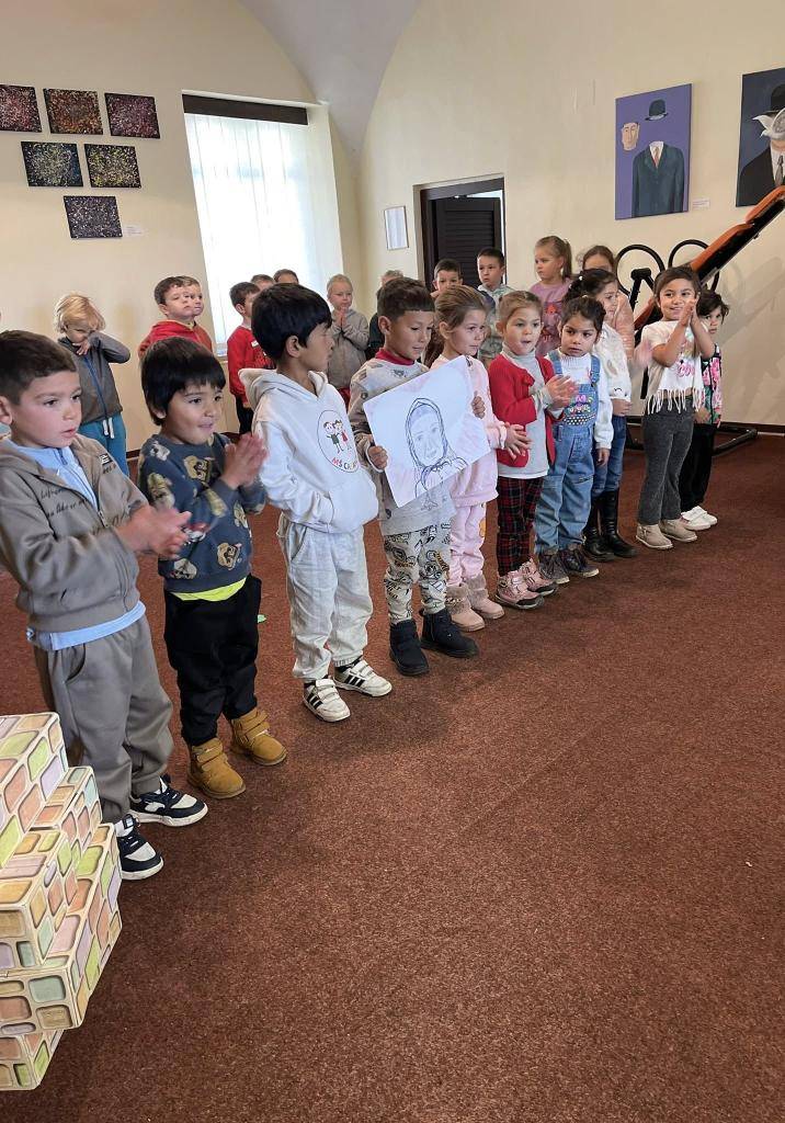 Mesiac október patrí  aj „Ponožkovej výzve“ , ktorá pomáha seniorom v ťažkej situácii milým gestom