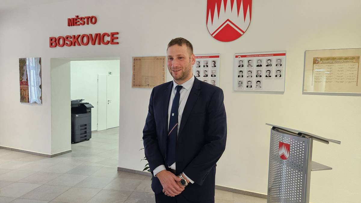 Na tiskové konferenci byl představen nový jednatel Nemocnice Boskovice doc. MUDr. Jan Trna, Ph.D., kterého v pondělí 10. listopadu jmenovala rada města na základě doporučení výběrové komise.