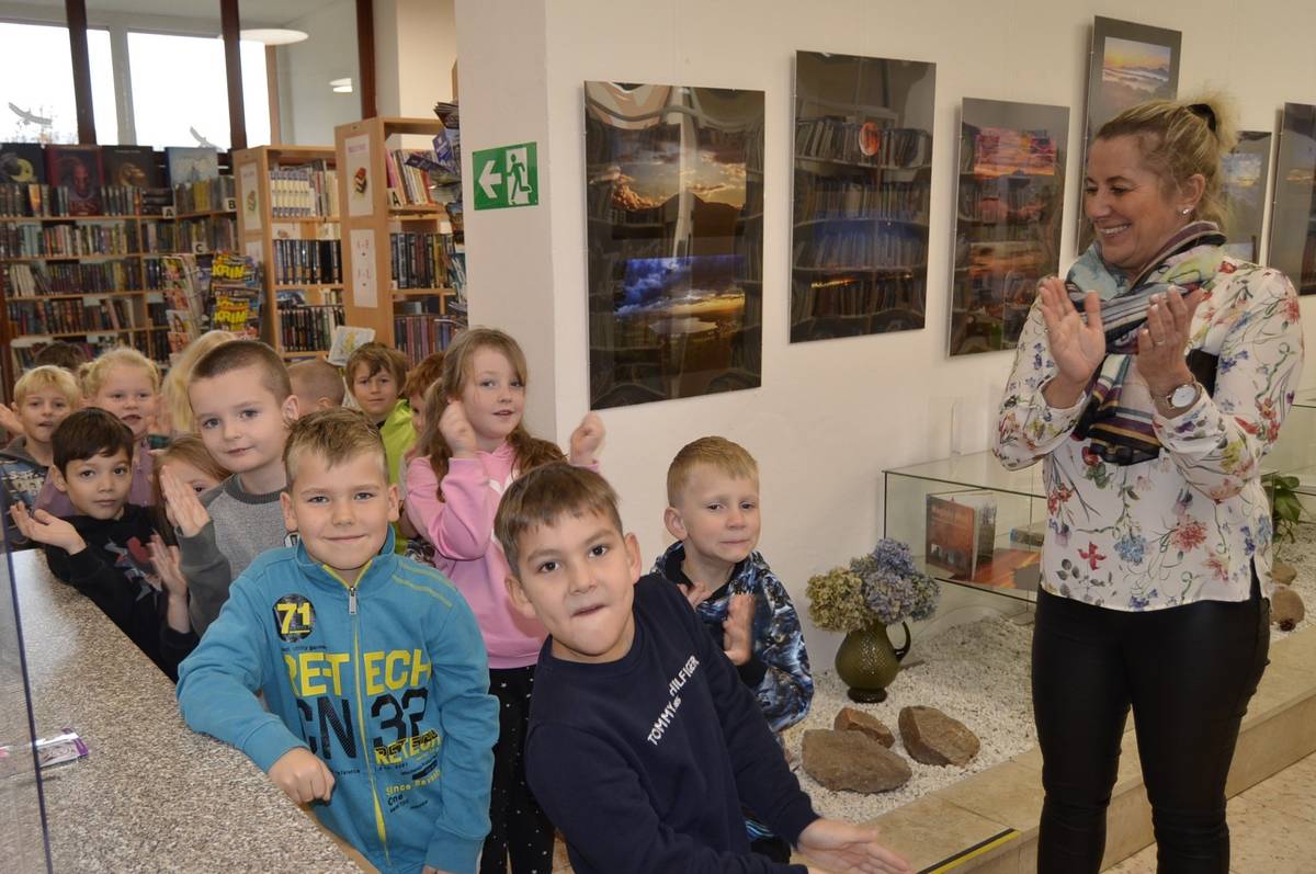 Dnes proběhlo v Městské knihovně Meziboří setkání s žáky prvních tříd a jejich paní učitelkami J. Novákovou a M. Kovaříkovou.
