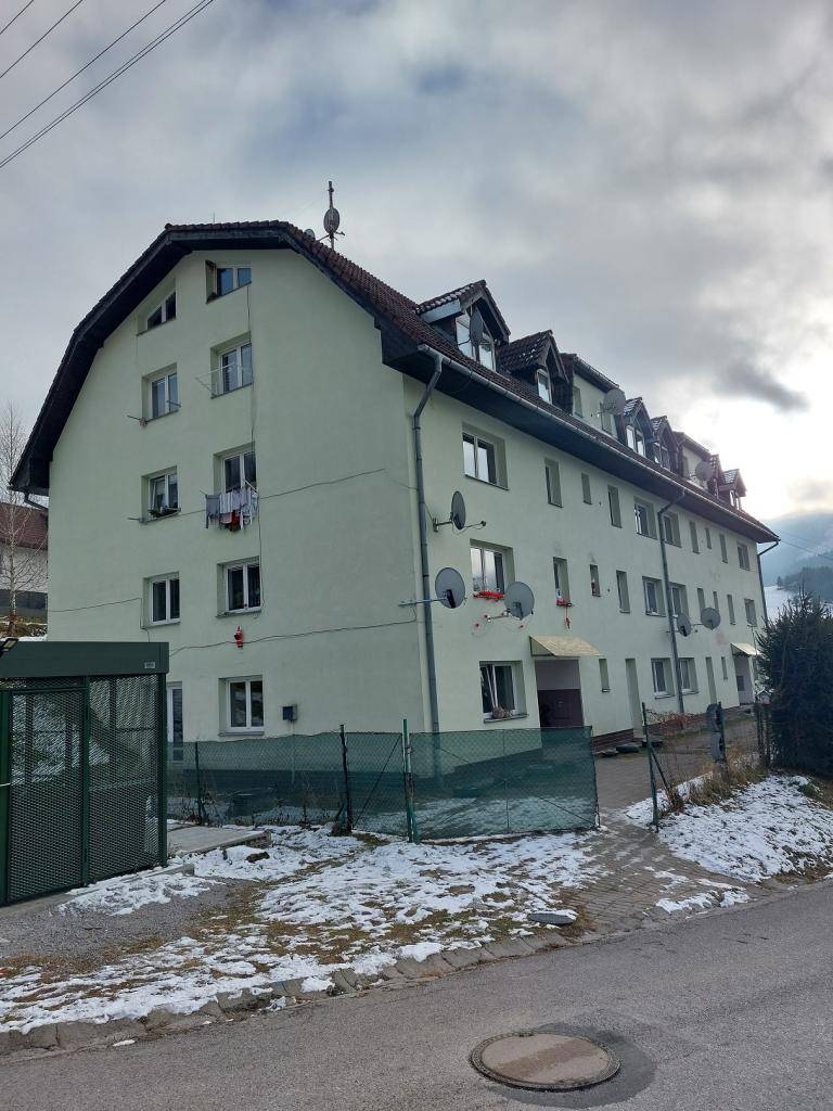 ZVEREJNENIE ZÁMERU PREVIESŤ MAJETOK OBCE OBCHODNOU VEREJNOU SÚŤAŽOU - BYT č. 3