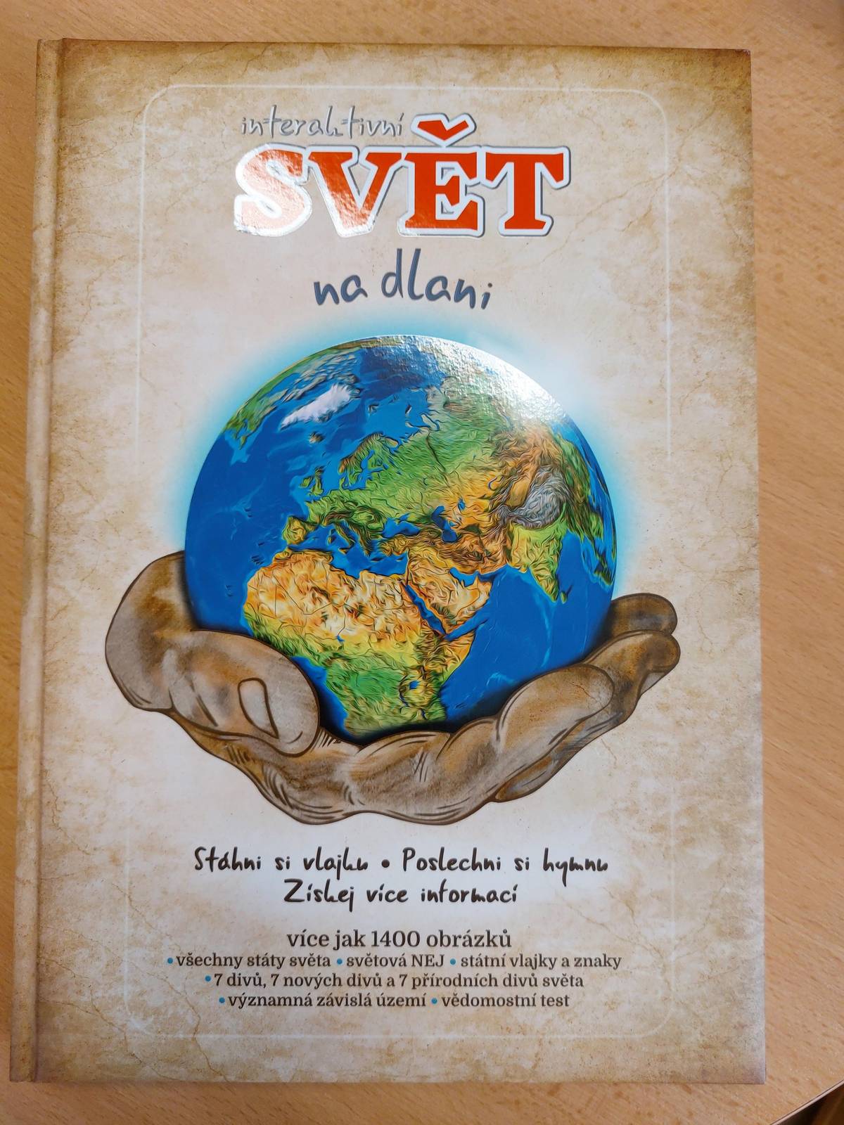 Naše obecní knihovna rozšiřuje svou nabídku o interaktivní knihy pro děti i dospělé. Díky moderním QR kódům si můžete při čtení snadno zobrazit další zajímavé informace o jednotlivých státech světa, prohlédnout fotografie či krátká videa, vyzkoušet si vědomostní test. Přijďte si je vypůjčit a objevte nový způsob čtení!