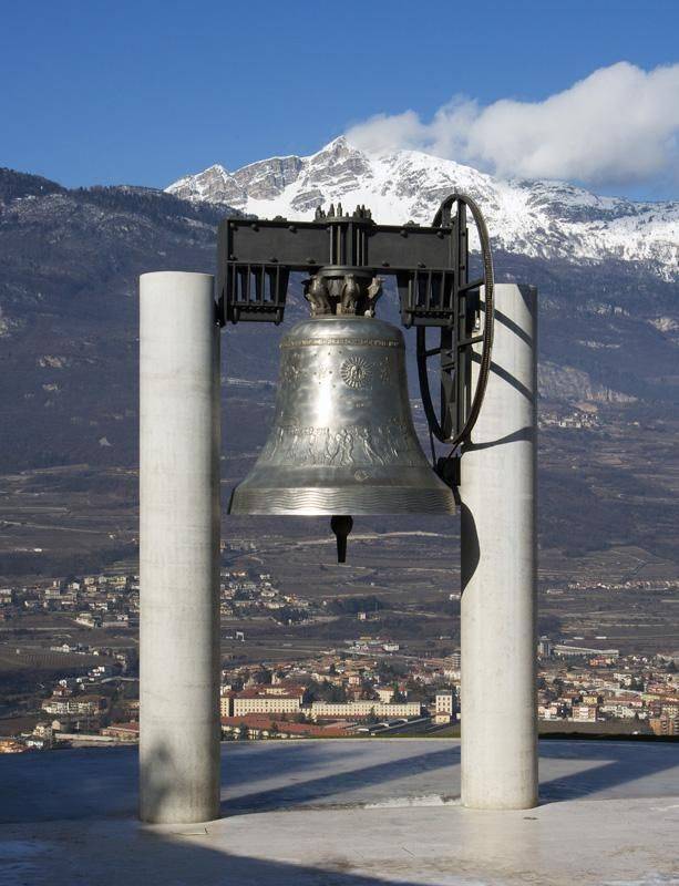 Jednota dôchodcov na Slovensku - základná organizácia Michalová oslovuje svojich členov a spoluobčanov - prijmite výzvu a pripojte sa k Zvonu mieru dňa 11.11.2025 (utorok) o 11:11 hodine pri pamätníku 124 padlých rumunských vojakov na cintoríne v Michalovej.