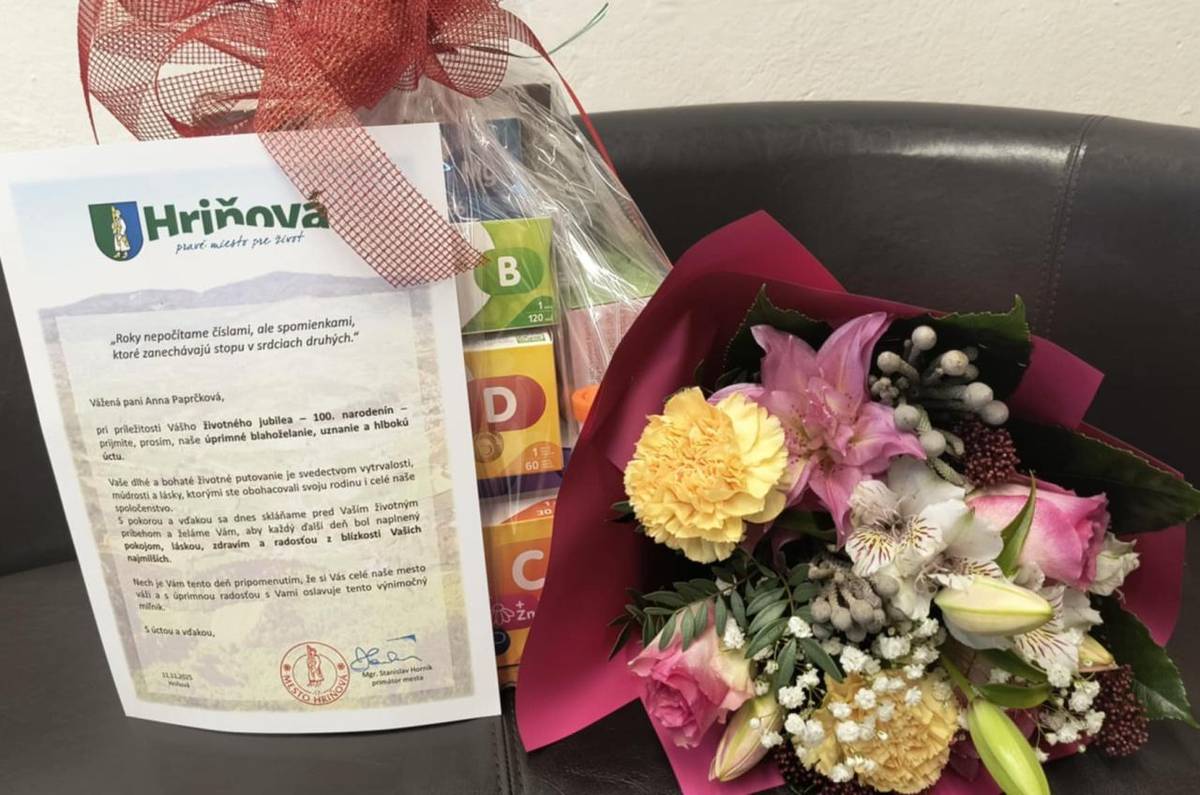Milí spoluobčania, dnešný deň, 11. novembra 2025, je pre nás výnimočný. S hlbokou úctou a radosťou si Vám dovoľujeme oznámiť, že naša milá spoluobčianka, pani Anna Paprčková, oslavuje svoje úctyhodné 100. narodeniny!