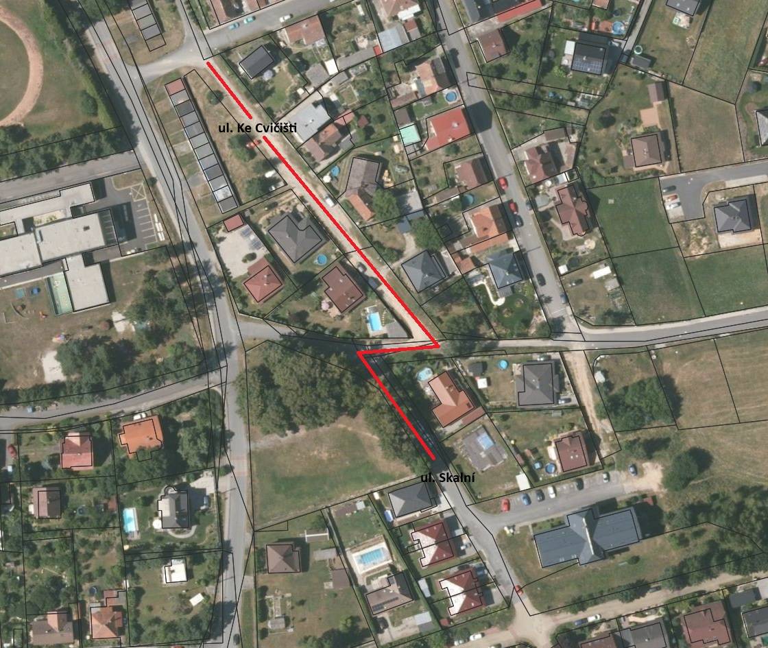 Po dobu uzavírky bude pro obyvatele ulic Skalní a Ve Višňovce zajištěn provoz po komunikaci v ulici Ke Cvičišti (viz příloha).