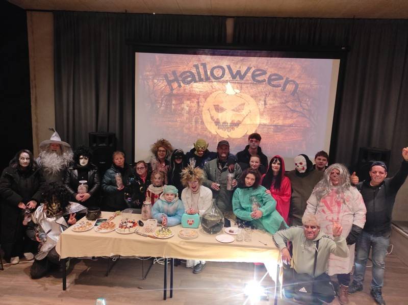 8.11.2025 se po 17 hod. začaly sházet menší odvážné děti, které chtěly pomoc se strachem profesoru Fluidovi svou výpravou mezi strašidla ve studáneckém lesíku a jeho okolí.