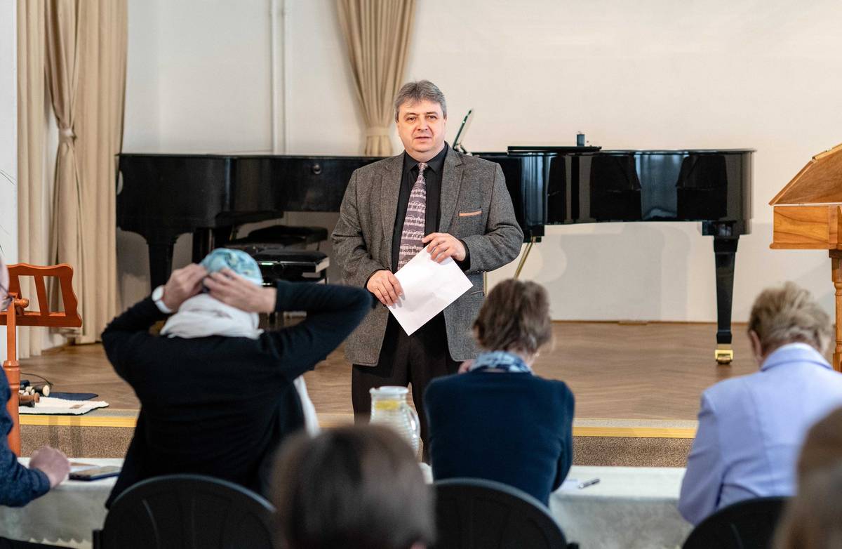 Základní umělecká škola Boskovice slaví v letošním školním roce osmdesát let od svého založení. O tom, jak se škola během let proměnila, jaké má plány k výročí i jak dnes vypadá výuka v jednotlivých oborech, jsme si povídali s ředitelem ZUŠ Boskovice Petrem Prosserem.