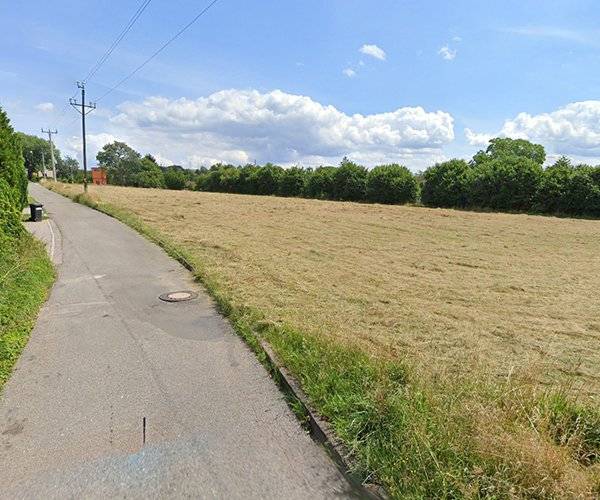 "Výběrové řízení na prodej pozemku, parc. č. 1102/103, k zastavění RD  k.ú. Červený Kostelec, ul. V Zahradách, formou obálkové metody".   Pozemek o výměře 1191 m2, určený k zastavění rodinným domem, s povinností zastavět hrubou stavbou do 3 let od podpisu Kupní smlouvy. Inženýrské sítě jsou v dostupné vzdálenosti. Přesné informace k prodeji pozemku jsou zveřejněny na úřední desce: https://cervenykostelec.imunis.cz/edeska/ a na webových stránkách MěÚ Červený Kostelec: https://www.cervenykostelec.cz/.    Bližší informace poskytne majetkový odbor: Sylvie Součková – 491 467 519 nebo Bc. Tomáš Král – 491 467 522