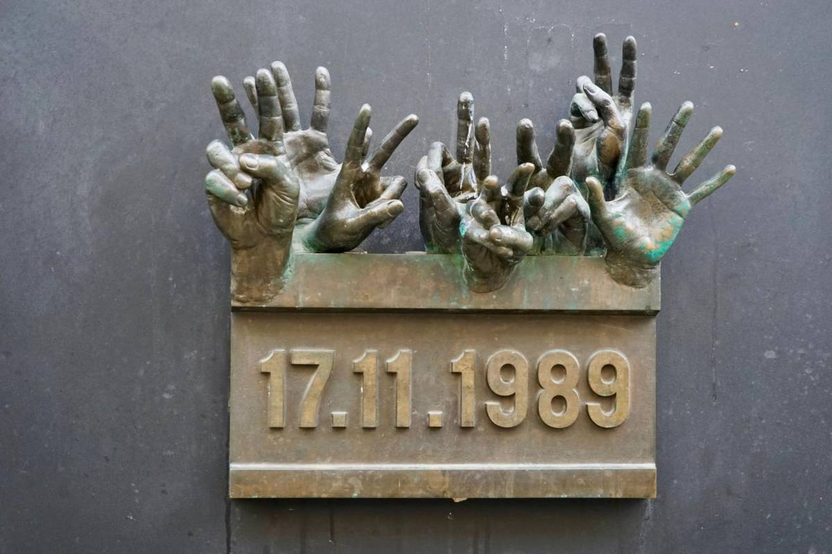 Vážení občania,  oznamujeme Vám, že Obecný úrad bude v pondelok 17. novembra 2025 zatvorený.