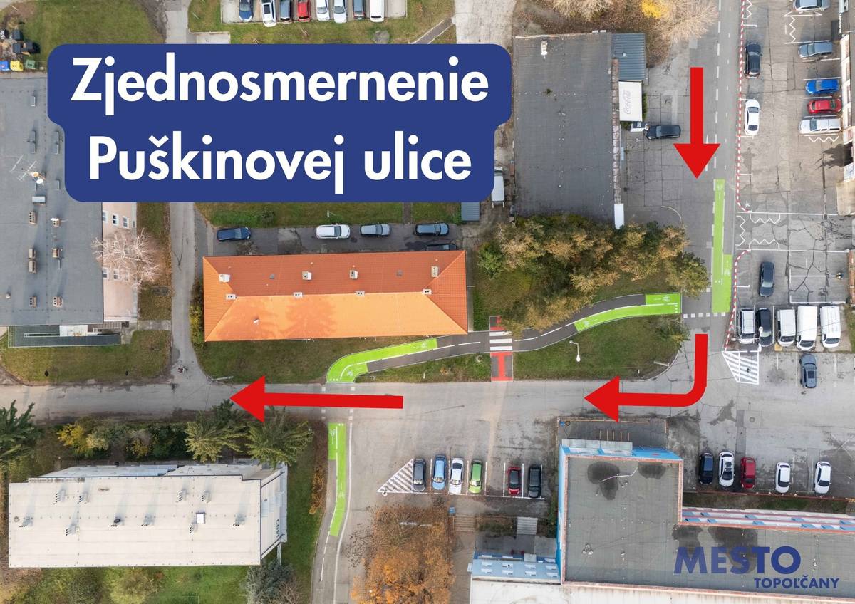 Oznamujeme obyvateľom, že od 18.11.2025 bude ulica Puškinova zjednosmernená v úseku od ulice Tovarnícka po ulicu Družby. Prečo sa zaviedla táto zmena?  Zmena je požiadavkou Okresného dopravného inšpektorátu (ODI) OR PZ Topoľčany, podľa ktorej cesta v uvedenej časti nespĺňa potrebné parametre pre obojsmernú premávku. Ďalším dôvodom je aj dlhodobo problematický výjazd na Tovarnícku ulicu z Puškinovej.  Zjednosmernenie sa preto ukázalo ako jediné možné a bezpečné riešenie. Ako bude premávka fungovať po novom? Premávka bude po novom jednosmerná z Tovarníckej ulice, pričom výjazd zo zimného štadióna bude smerom na ulicu Družby. Zároveň sme podnikli kroky potrebné na povolenie odbočovania z nadjazdu smerom doľava. Ďakujeme za pochopenie a ohľaduplnosť pri jazde v tejto lokalite.