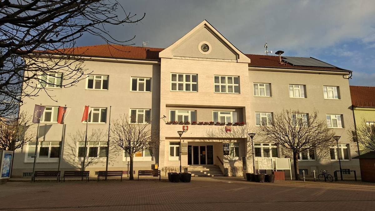 V pondelok 17. novembra 2025 bude Mestský úrad v Brezovej pod Bradlom zatvorený.  Týmto symbolicky vzdávame úctu všetkým, ktorí sa postavili za slobodu, pravdu a demokraciu.   Ďakujeme za porozumenie.