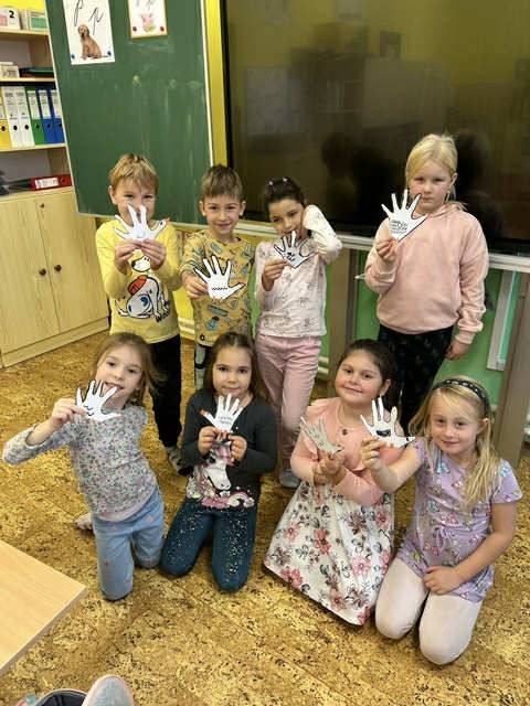 V rámci školní družiny se uskutečnil projekt zaměřený na svatého Martina. Žáci se seznámili s legendou a tradicemi, které tento svátek provází.