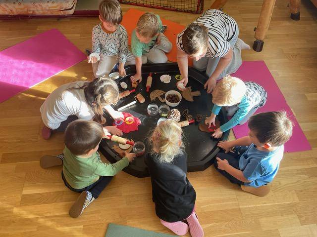 Akce Smyslohraní se uskutečnila 13. listopadu 2025 a byla určena pro žáky 1. až 3. ročníku a děti z mateřské školy.