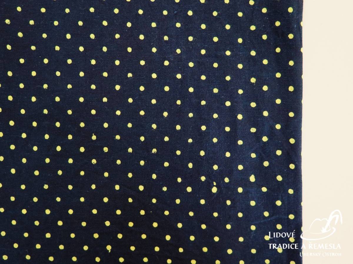 Obec Břestek informuje, že v prodejně krojů v Uherském Ostrohu mají opět skladem látku na zadní krojovou sukni k břesteckému kroji pro vdané ženy k (tzv. tištěnku). Na ušití jedné sukně je třeba přibližně 2,5 m v šířce látky 140 cm.