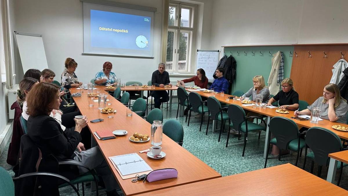 Program Primokiz pomáhá ve Šternberku i v evropských městech vytvářet koordinovanou mezioborovou síť služeb tak, aby žádná rodina nezůstala bez potřebné podpory.