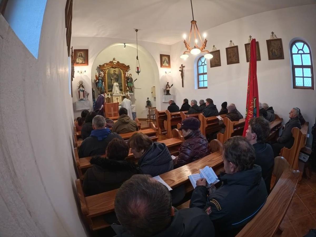 Mše za zemřelé členy SDH Chmelná u příležitosti 90. výročí jeho založení.