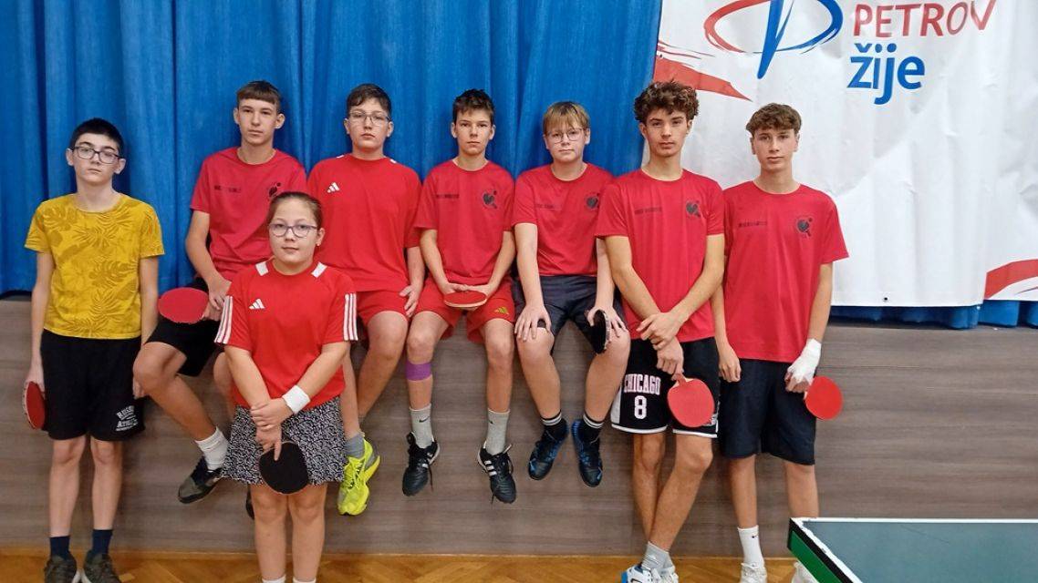 Na už 14. ročníku stolnotenisového turnaja v Petrove (Česká republika) bolo pre účastníkov zabezpečené zo strany organizátorov fantastické prostredie – športové vybavenie, zázemie, rôznorodé jedlo, ovocie i občerstvenie  a jedinečná atmosféra.