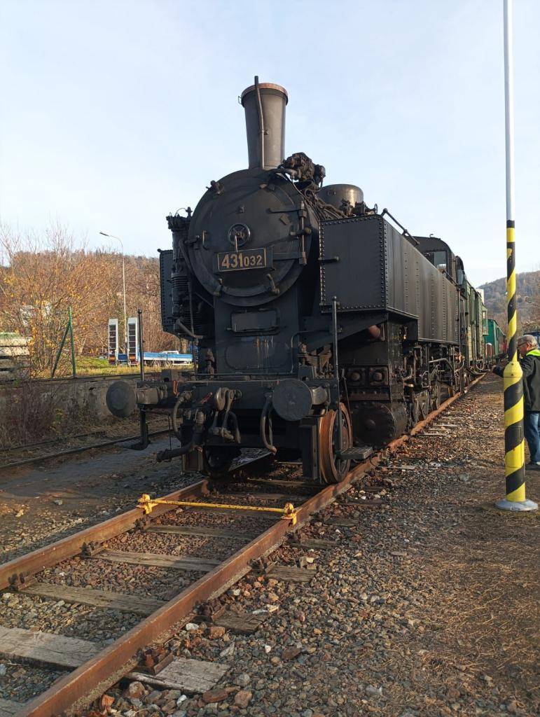 Žáci 9. ročníku a vybraní žáci 8. ročníku navštívili 13. 11.  v Třemošnici Legiovlak. Z poutavého vyprávění legionáře zjistili, jak legionáři v tomto vlaku žili i několik let.