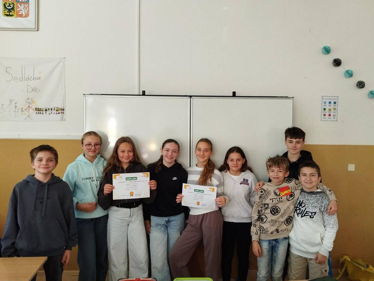Třída VII. A dosáhla významného úspěchu v jazykové soutěži WocaBee, když se umístila na 1. místě v celém Plzeňském kraji.