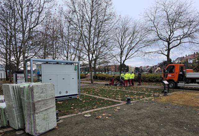 V kouzelný zimní areál se mění parčík U Majáku v Bezručově ulici. Stavba kluziště je v plném proudu a už od začátku adventu si tu budou moci lidé užívat radost z bruslení. „První sezónu přerovského vánočního bruslení zahájíme v sobotu 29. listopadu v 17 hodin. Ledovou plochu pokřtí koncert Petra Stojana s pásmem vánočních melodií, které navodí tu pravou sváteční náladu,“ zve primátor města Petr Vrána. Piruety a obloučky se budou na oválné ploše točit až do svátku Tří králů.                               Číst dál...