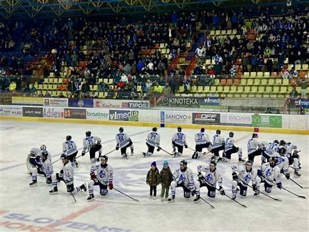 Chcete vyhrať lístky a zažiť napínavú hokejovú atmosféru? Zapojte sa do súťaže na našich sociálnych sieťach! Stačí splniť jednoduché podmienky a ste v hre o lístky pre vás a vášho parťáka.