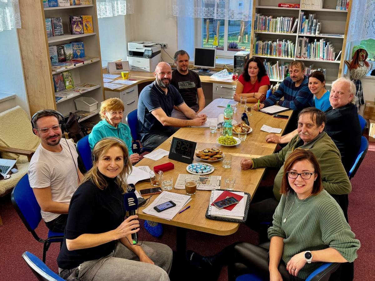 Dnes proběhlo v Bezděkově nad Metují živé vysílání Českého rozhlasu Hradec Králové v rámci pořadu Habaděj.